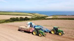 Pengelly Farms bewirtschaftet 1.200 Hektar Kartoffelproduktion in Cornwall und liefert jährlich etwa 16.500 Tonnen Premium-Salatkartoffeln an britische und europäische Kunden.